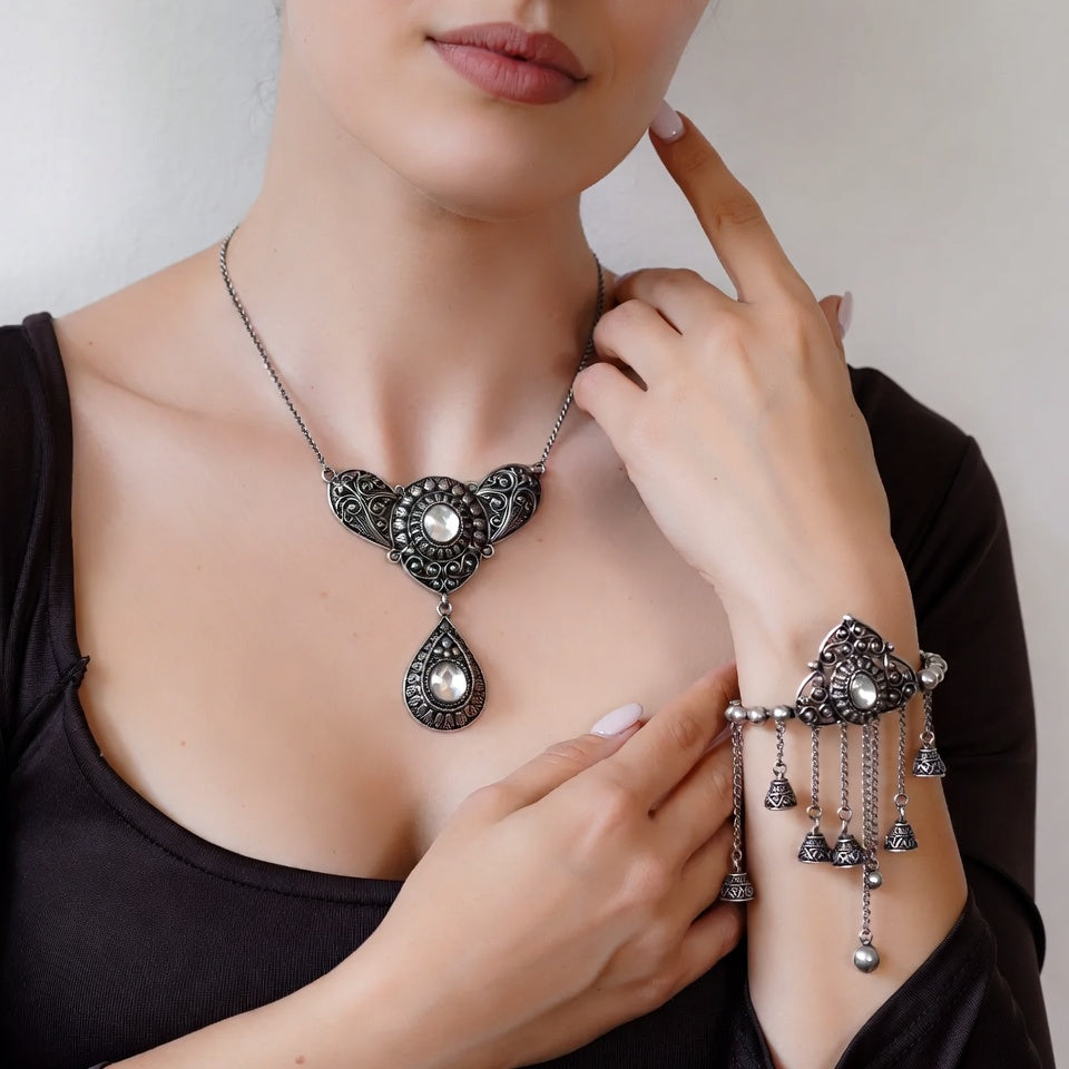 Elegant Silver Antique Oval Pendant & Earrings Set – Timeless Statement Jewellery